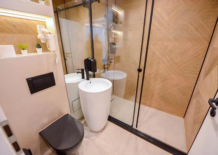 One By One - Downtown * בוקרשט