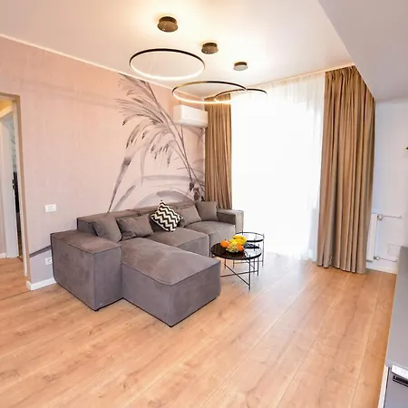 Downtown By Grand Apartment