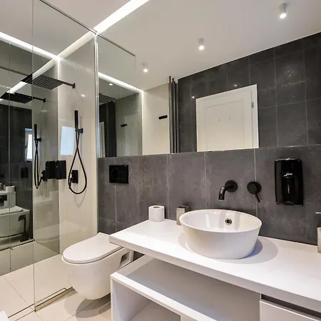 Downtown By Grand Apartment