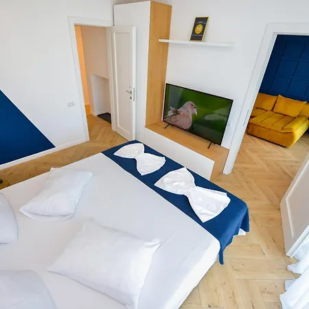 Downtown By Grand Apartment *