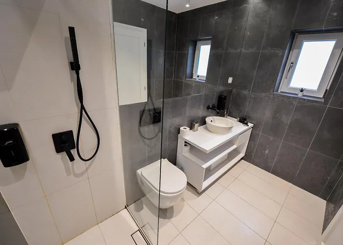 One By One - Downtown Lejlighed *